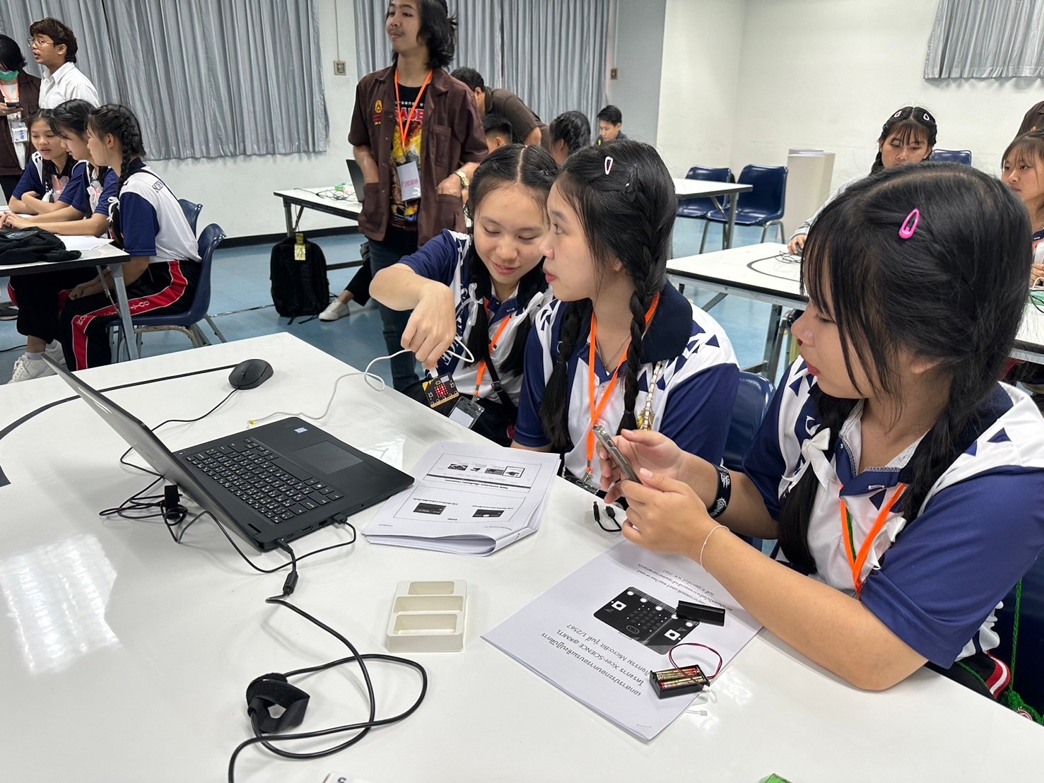 Read more about the article นักเรียนห้องเรียนพิเศษคอมพิวเตอร์ ม.3/4 เข้าร่วมกิจกรรม Coding ณ สถาบันเทคโนโลยีพระจอมเกล้าเจ้าคุณทหารลาดกระบัง