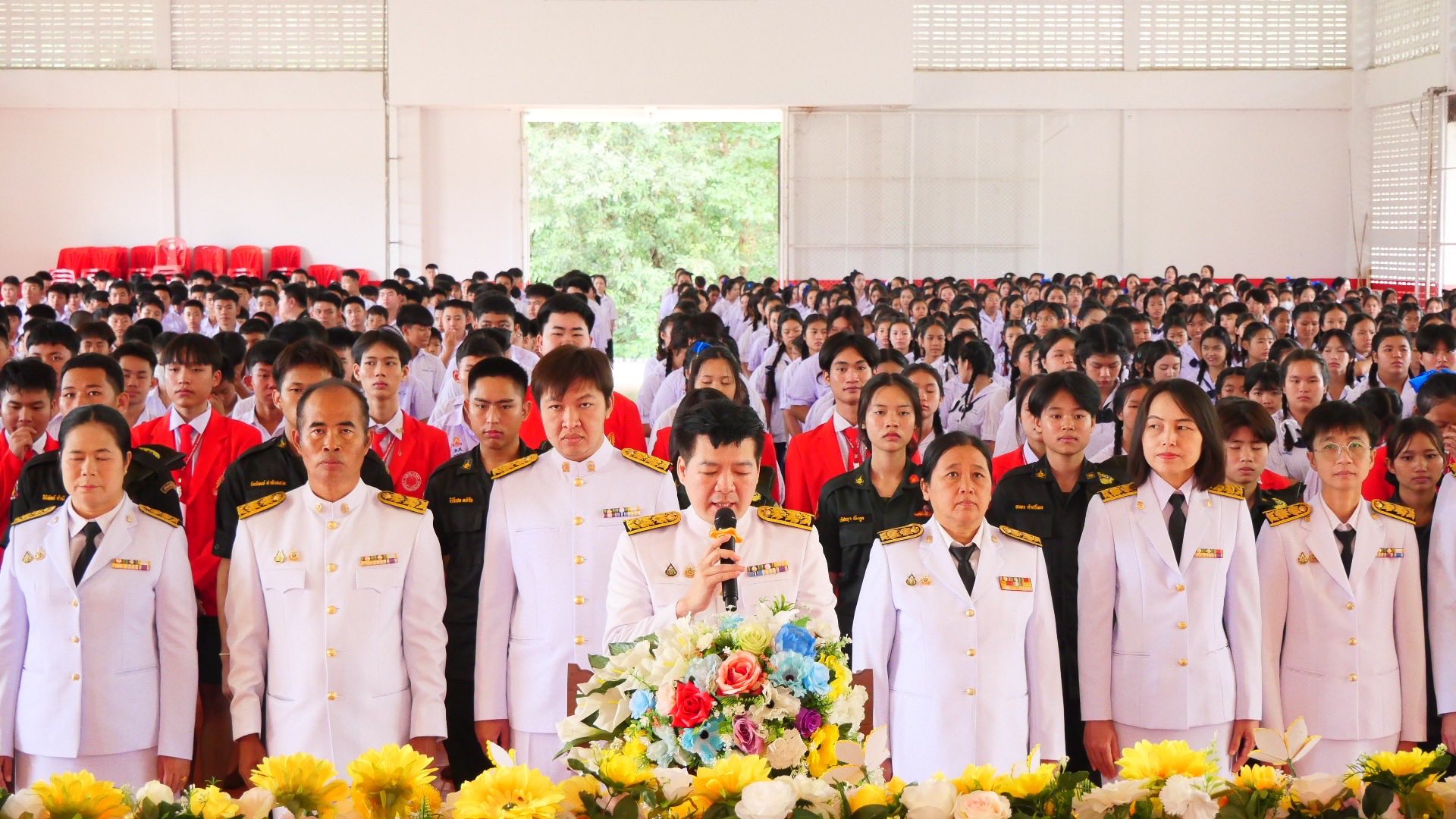 Read more about the article เครื่องราชสักการะ และวางพานพุ่ม เนื่องในวันเฉลิมพระชนมพรรษา พระบาทสมเด็จพระเจ้าอยู่หัว