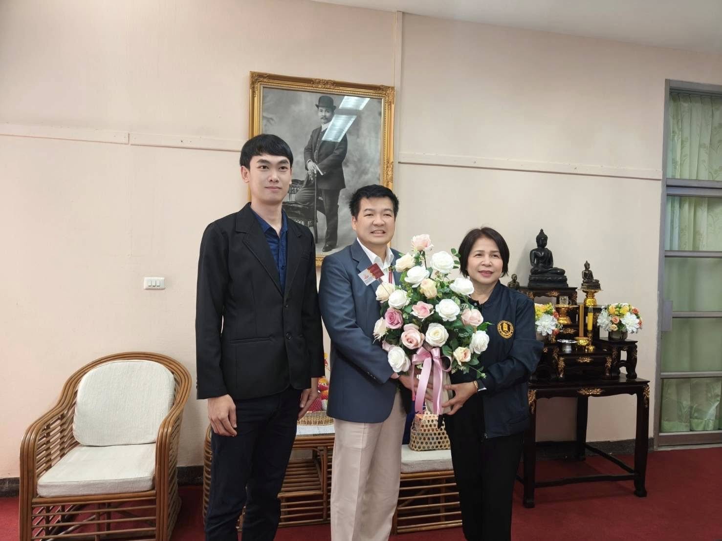 Read more about the article เข้าแสดงความยินดี และเข้าสวัสดีปีใหม่ นางยุพิน บัวคอม ผู้ตรวจราชการกระทรวงศึกษาธิการ ประจำปีงบประมาณ พ.ศ. 2569