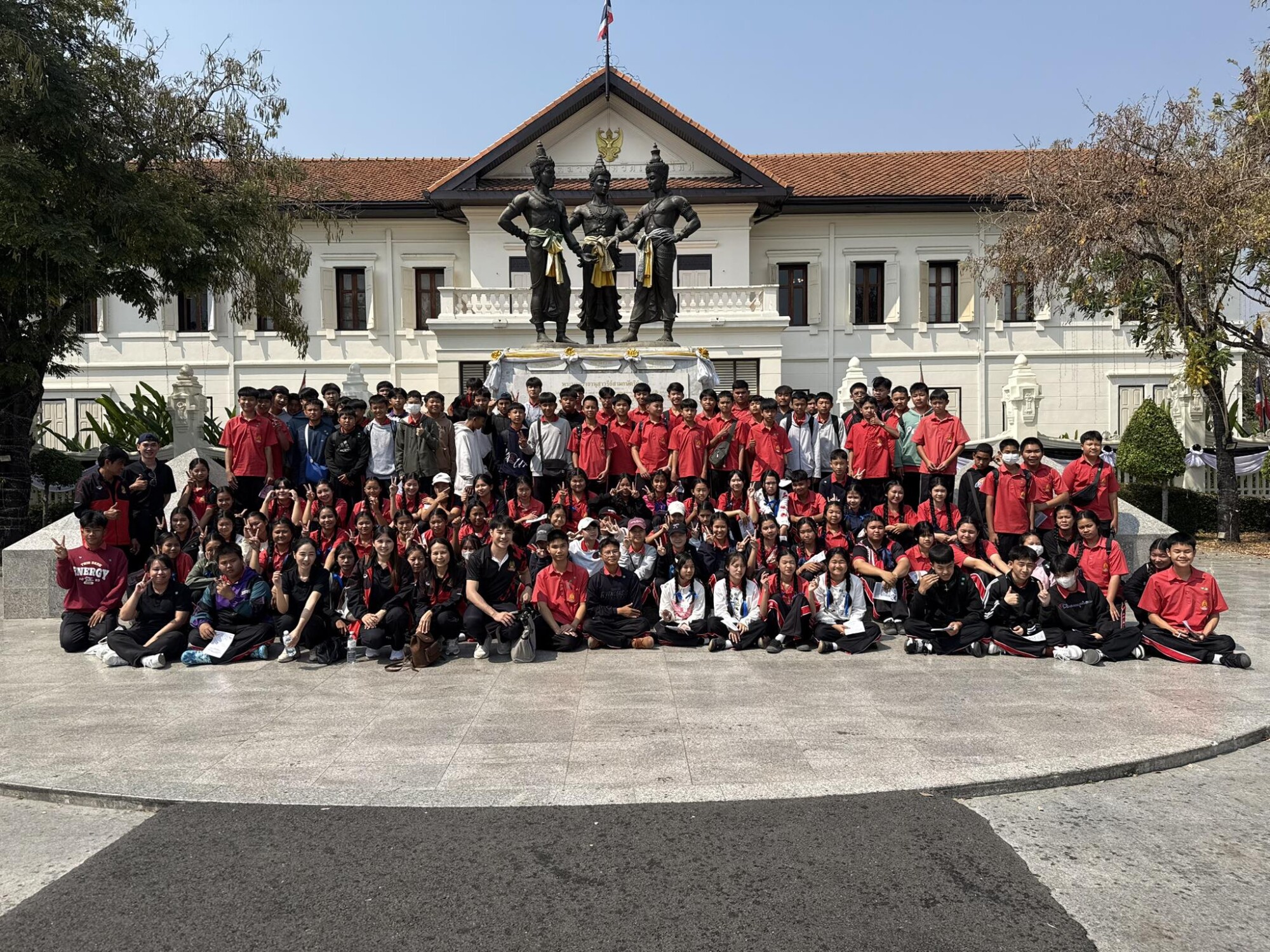 Read more about the article นักเรียนระดับชั้นมัธยมศึกษาปีที่ 2 ทัศนศึกษา ณ พิพิธภัณฑ์อนุสาวรีย์สามกษัตริย์ เชียงใหม่ และพิพิธภัณฑ์พื้นถิ่นล้านนา