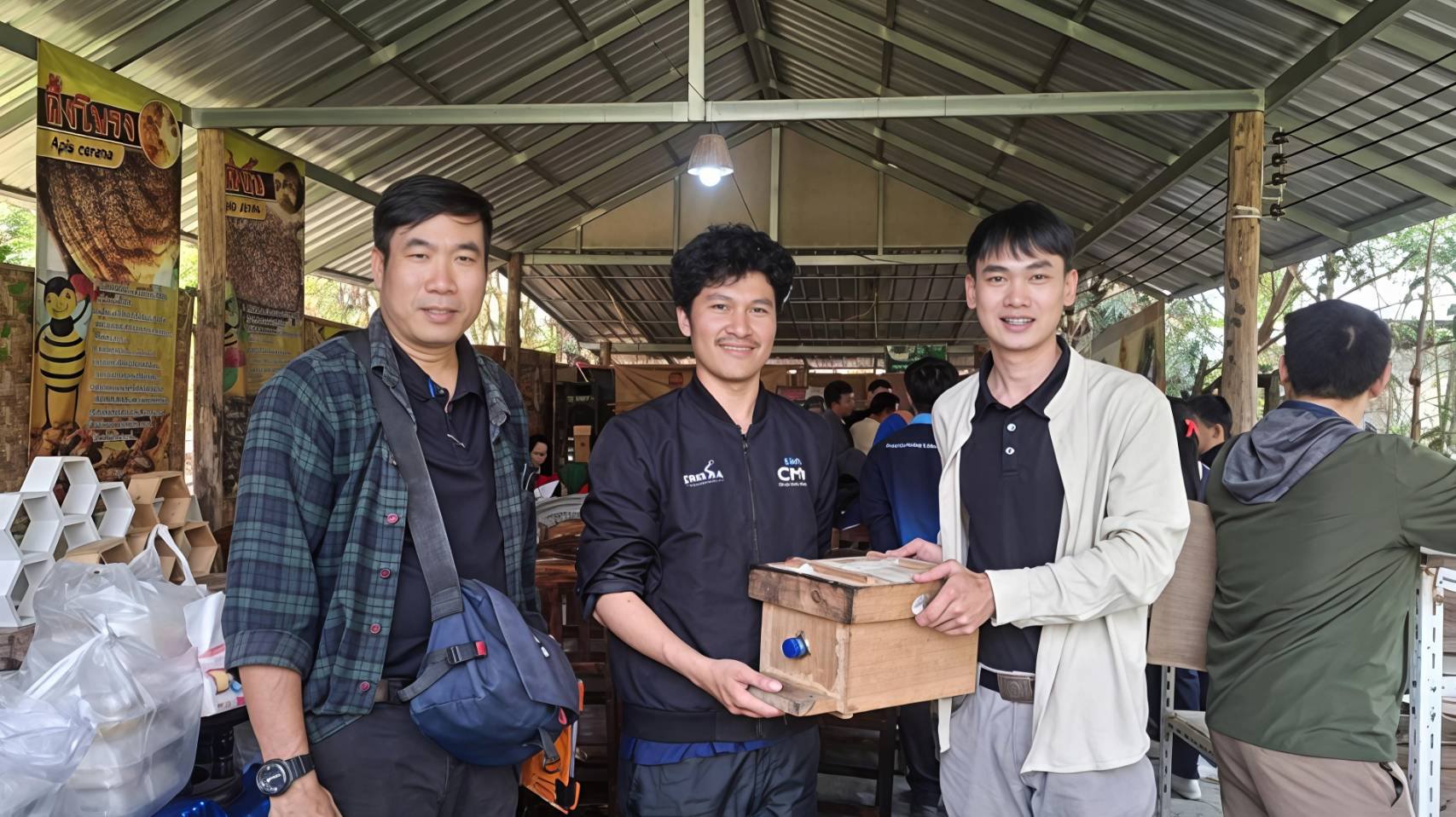 Read more about the article การอบรมเชิงปฏิบัติการด้านการเลี้ยงชันโรงเพื่อการอนุรักษ์และสร้างโอกาสทางรายได้ในสถานศึกษา